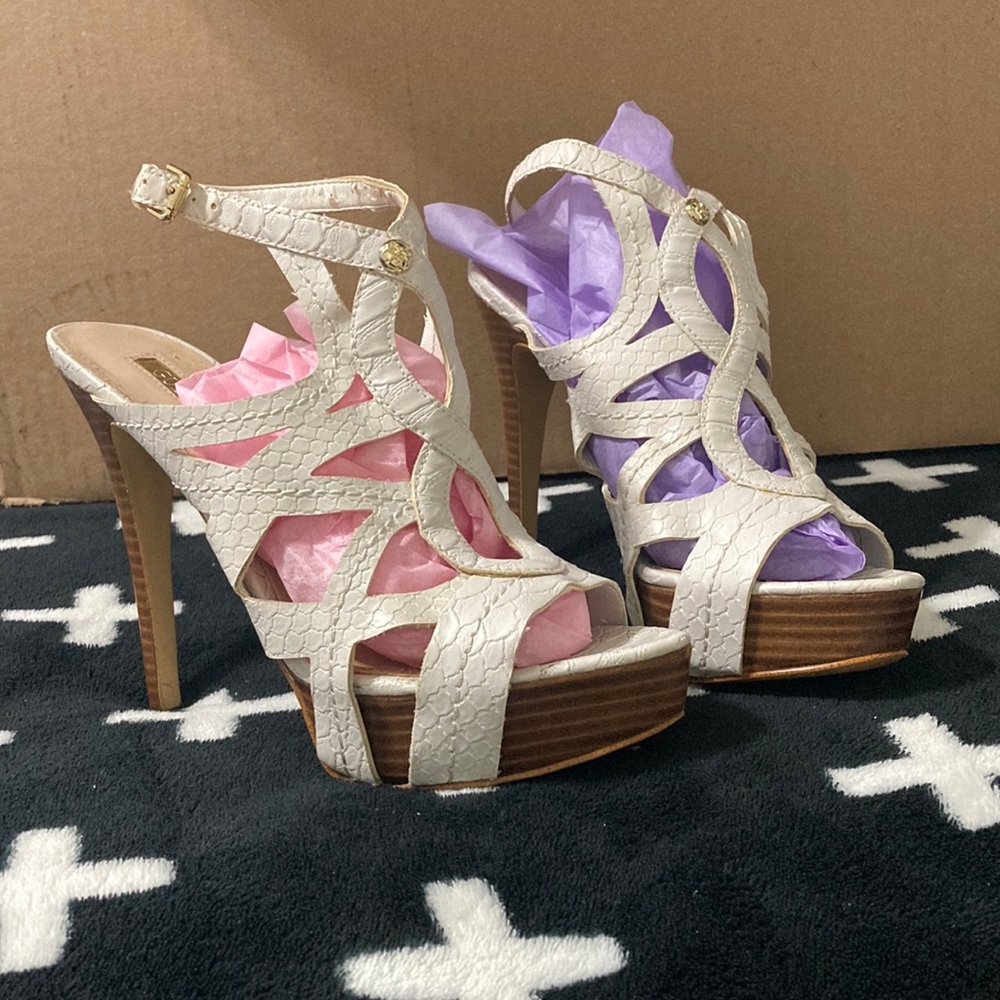 Guess white crock 🐊 sandals